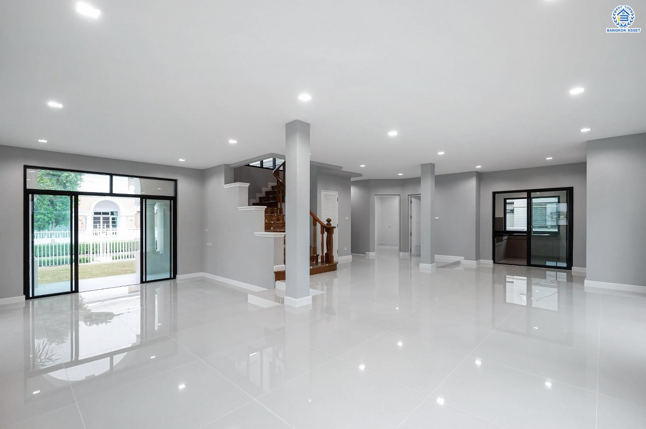 บ้านมือสองตกแต่งใหม่ โครงการ ลดาวัลย์ ปิ่นเกล้า-เพชรเกษม หลังมุม เนื้อที่ 102 ตร.ว. บนพื้นที่ใช้สอย 243.08 ตร.ม. ฟังก์ชัน 4 ห้องนอน 4 ห้องน้ำ 1 ห้องแม่บ้าน จอดรถได้ 2 คัน สภาพแวดล้อมดี ทำเลติดถนนกาญจนาภิเษก เดินทางเข้าสู่เมืองได้สะดวกเชื่อมต่อ ถนนเพชรเกษม ถนนราชพฤกษ์ ถนนกัลปพฤกษ์ ใกล้เดอะมอลล์บางแค ใกล้รถไฟฟ้าสายสีน้ำเงิน "สถานีหลักสอง" และ จุดขึ้นทางด่วน "ศรีรัช"